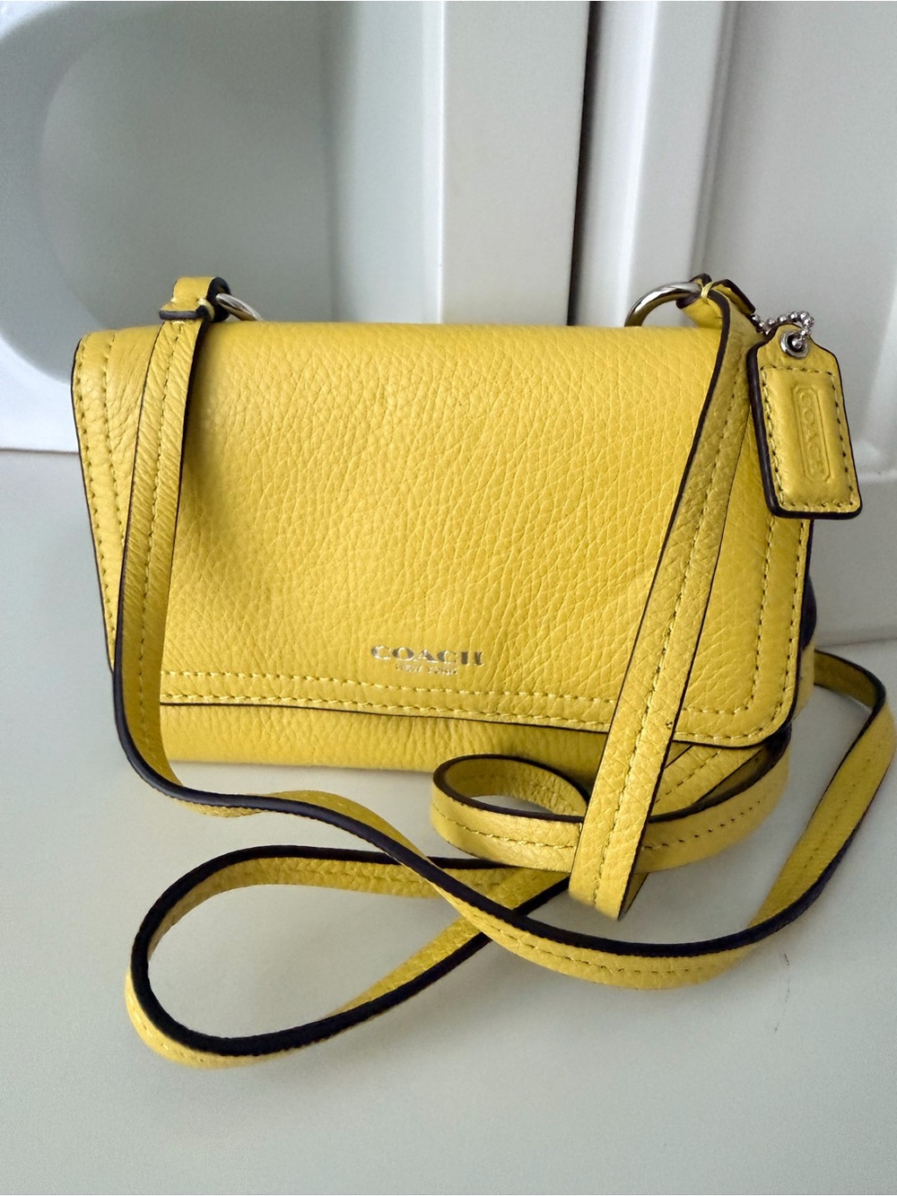 COACH Mini Lime Green Pebbled Leather Cross Body Purse Bag Long Strap